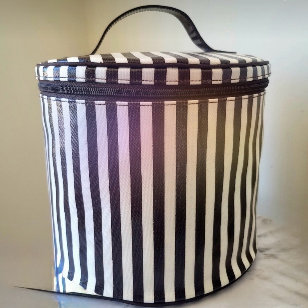 Henri Bendel Train Case *RARE*